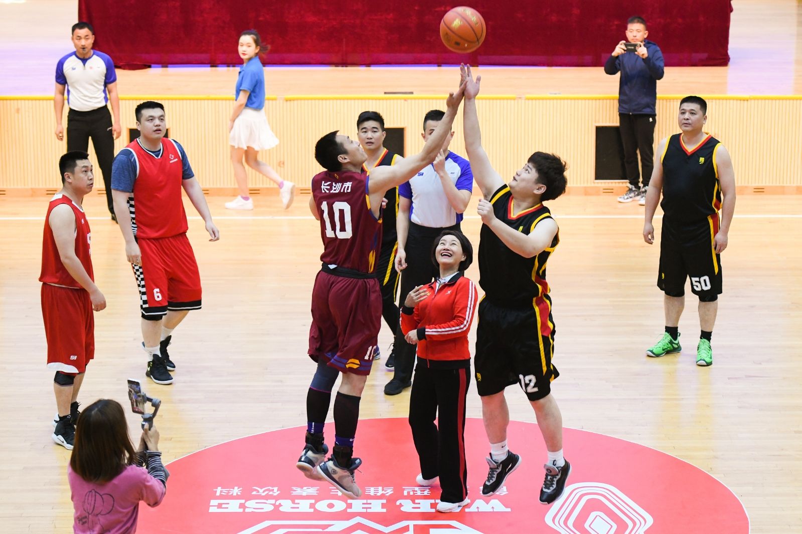 長(zhǎng)沙市第十屆運(yùn)動(dòng)會(huì)（市直機(jī)關(guān)組）籃球賽 暨“戰(zhàn)馬杯”第十五屆市直機(jī)關(guān)干部職工籃球賽火熱開(kāi)賽！